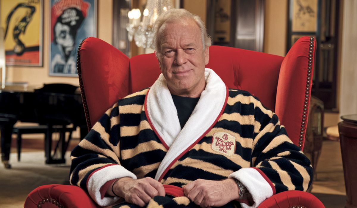 Replicating the Look: Buying a Hugh Hefner-Inspired Robe